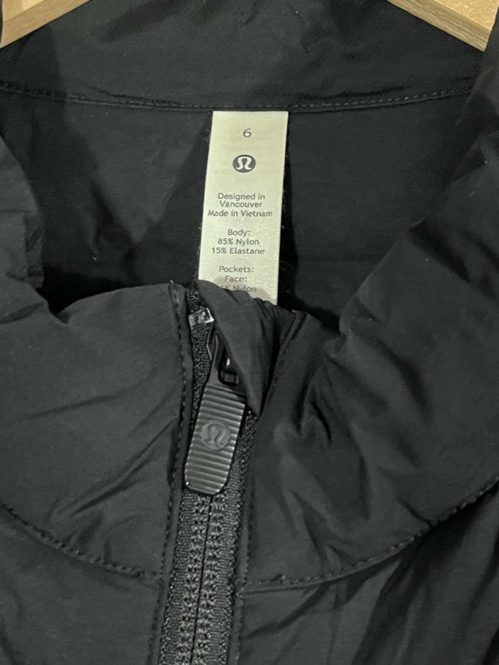Lululemon size 6 Pack it Down Vest - Black - Windproof Waterproof 700-fill-power - Picture 13 of 16